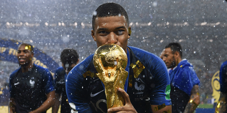 Le photographe AFP Franck Fife lauréat de l’opération « Regards des jeunes de 15 ans » au Prix Bayeux-Calvados des correspondants de guerre